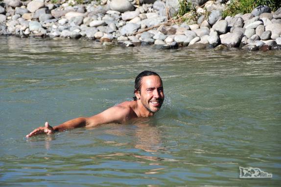 Delicioso banho de rio na região de Rengo, ao sul de Santiago, no Chile